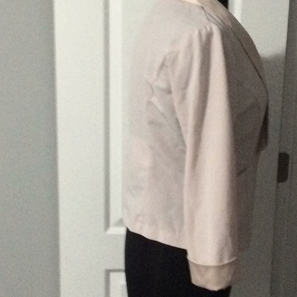 Blazer - Picture 3 of 5